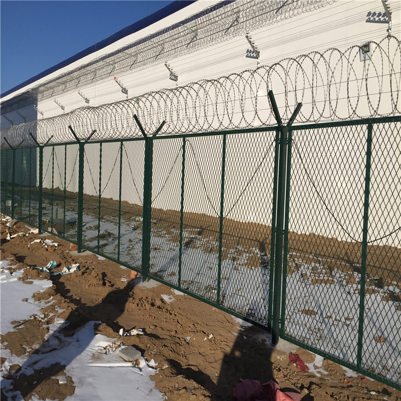 武漢艾瑞看守所護欄網(wǎng)嚇阻作用好，有效的防止了攀逃